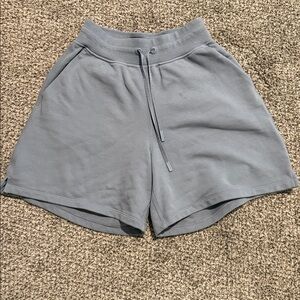 Lululemon all yours high rise shorts ( 7 inches) size 4